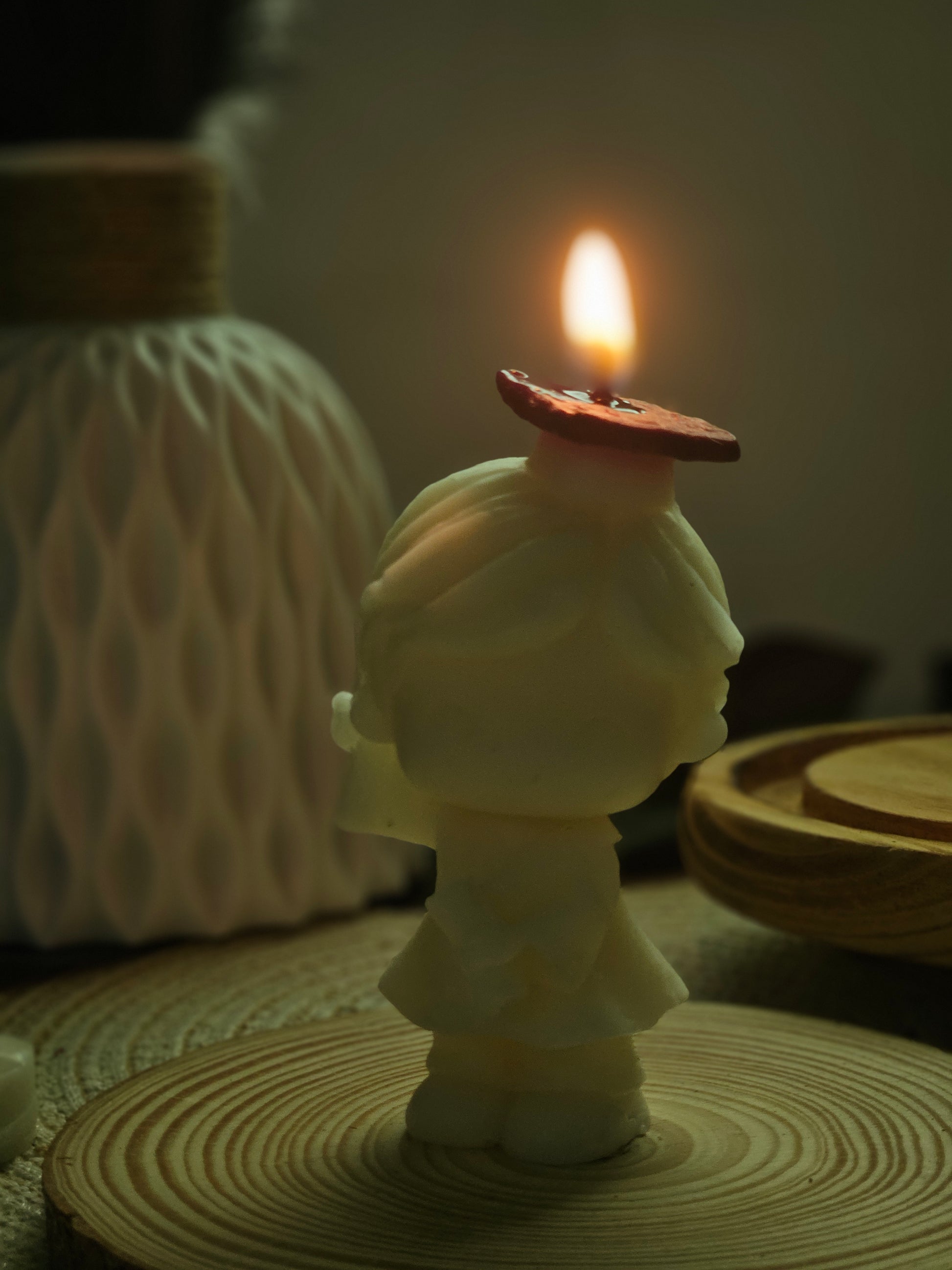 girl with graduation cap candle